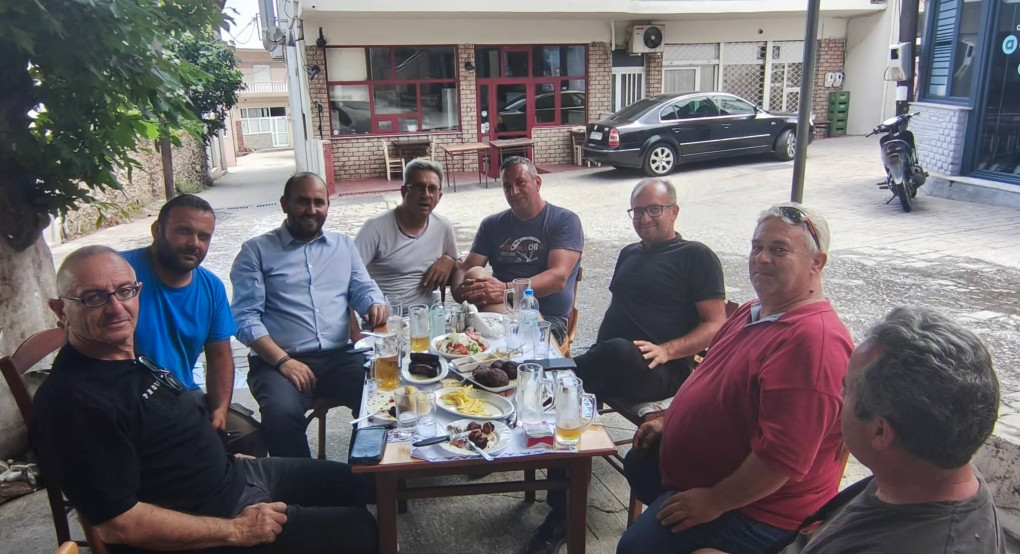 Φιλικό τραπέζι με έντονο πολιτικό άρωμα στην Αλμωπία – Στο ίδιο τραπέζι Βασιλειάδης και Μπάτσης