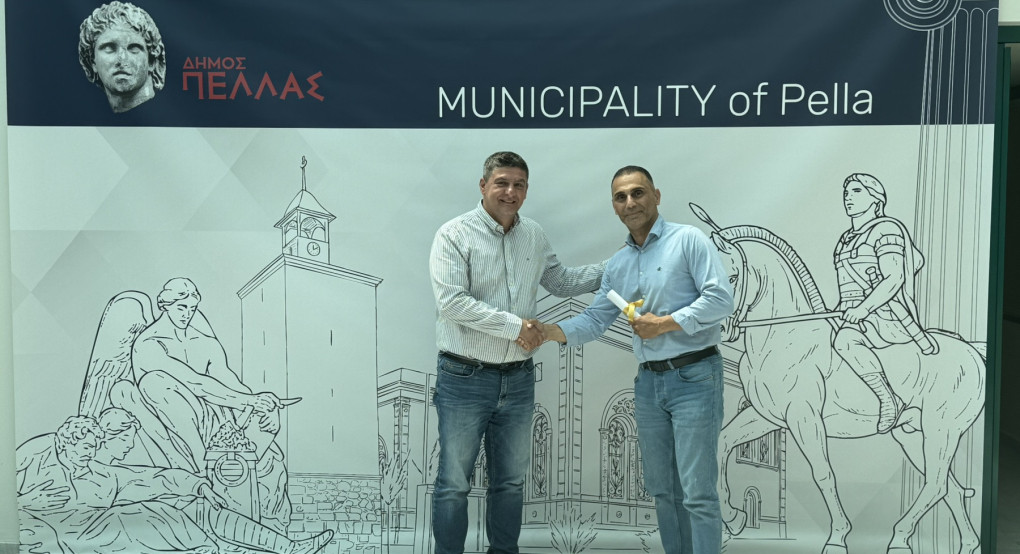 Συγχαρητήρια του Δημάρχου Πέλλας στον αστυνομικό που απεγκλώβισε δύο άτομα από φλεγόμενο σπίτι