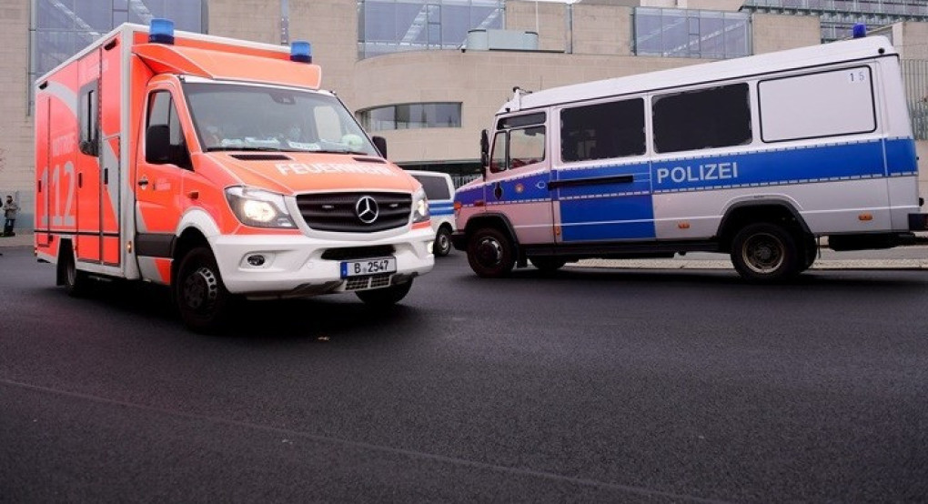 Εμπορευματικός σιδηροδρομικός συρμός έπεσε από γέφυρα στη Γερμανία - Ένας σοβαρά τραυματίας