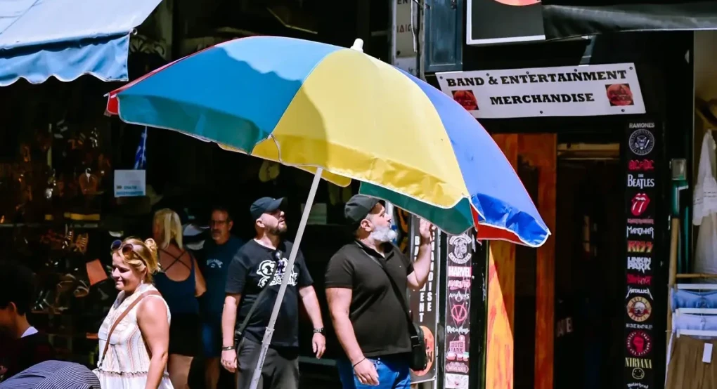Καιρός σήμερα: Στους 35 βαθμούς η θερμοκρασία – Βροχές στα ηπειρωτικά