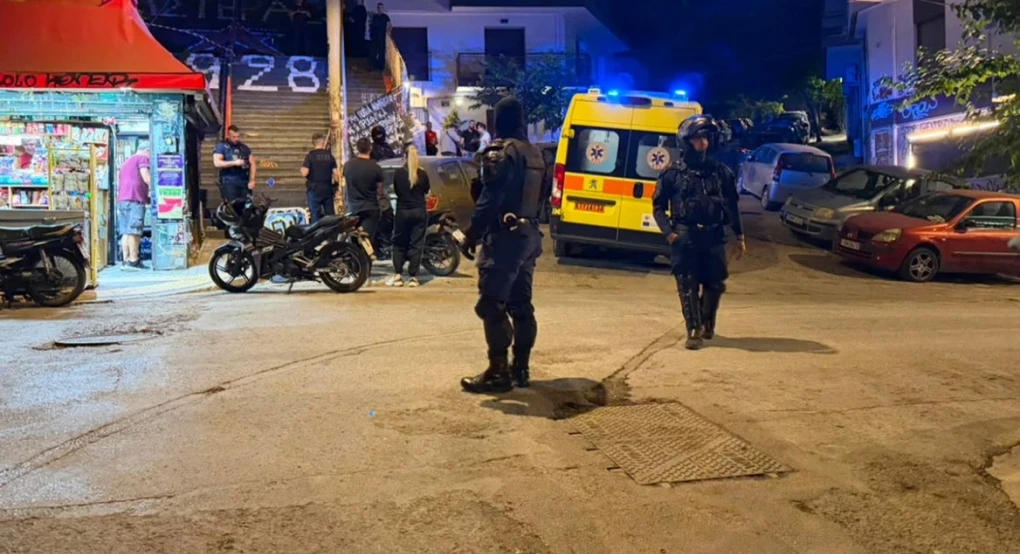 Θρίλερ στα Εξάρχεια: Νεκρός άνδρας από πυροβολισμούς στη μέση του δρόμου