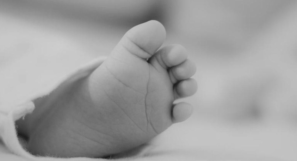 Ζευγάρι γέννησε μωρό που δεν ήταν δικό του, λόγω λάθους στην εξωσωματική