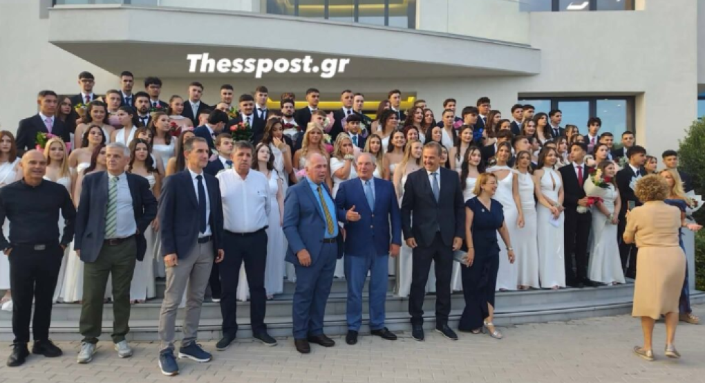 Θεσσαλονίκη: Θερμή υποδοχή Καραμανλή σε εκδήλωση – Ποιά «γαλάζια» στελέχη δίνουν το παρών (ΦΩΤΟ+VIDEO)