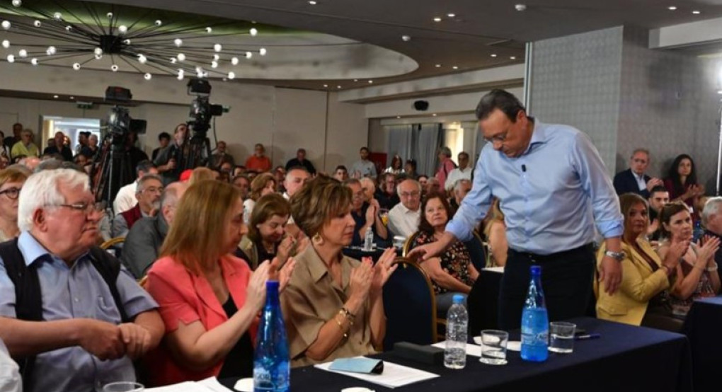 ΣΥΡΙΖΑ: Εγκρίθηκε η πρόταση του Φάμελλου για ... "δίπλα" στον Τσίπρα