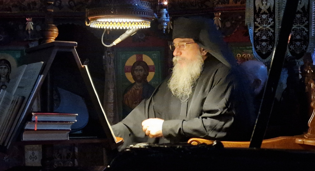«Δεν μπορούμε να υπηρετούμε δύο κυρίους» – Το μήνυμα του Γέροντα Ιλαρίωνα από την Ιερά Μονή Αρχαγγέλου Μιχαήλ Αλμωπίας