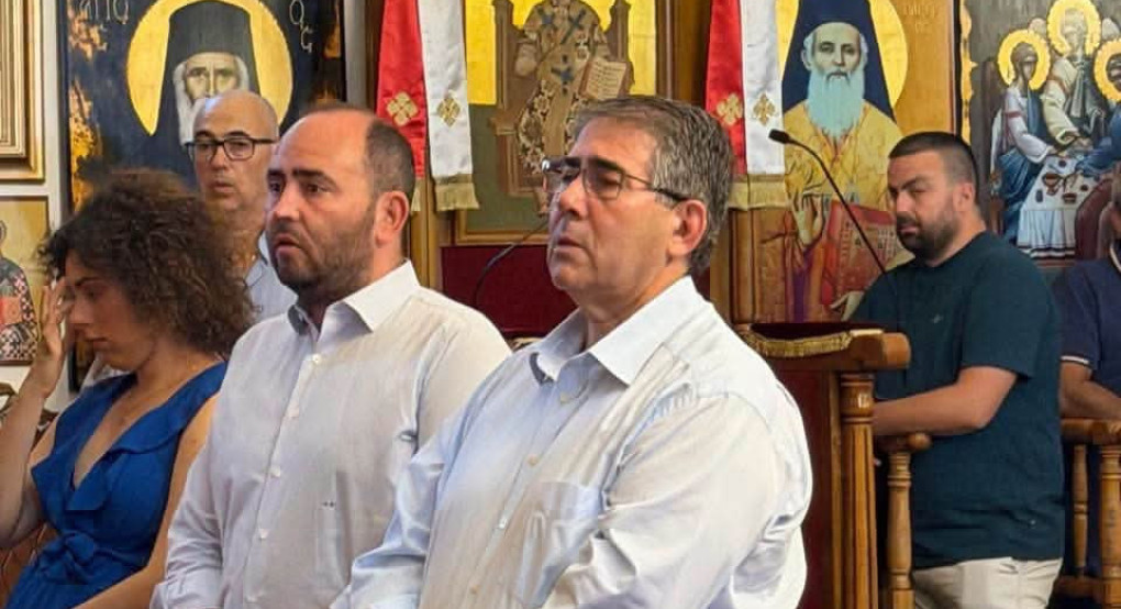 Στη Θεία Λειτουργία για τη Σύναξη των 12 Αγίων Αποστόλων ο Λάκης Βασιλειάδης μαζί με τον Ιορδάνη Τζαμτζή