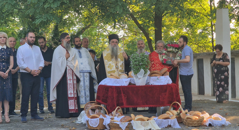 Με λαμπρότητα τιμήθηκε η Αγία Κυριακή στο ομώνυμο εξωκλήσι της Μηλιάς Αλμωπίας