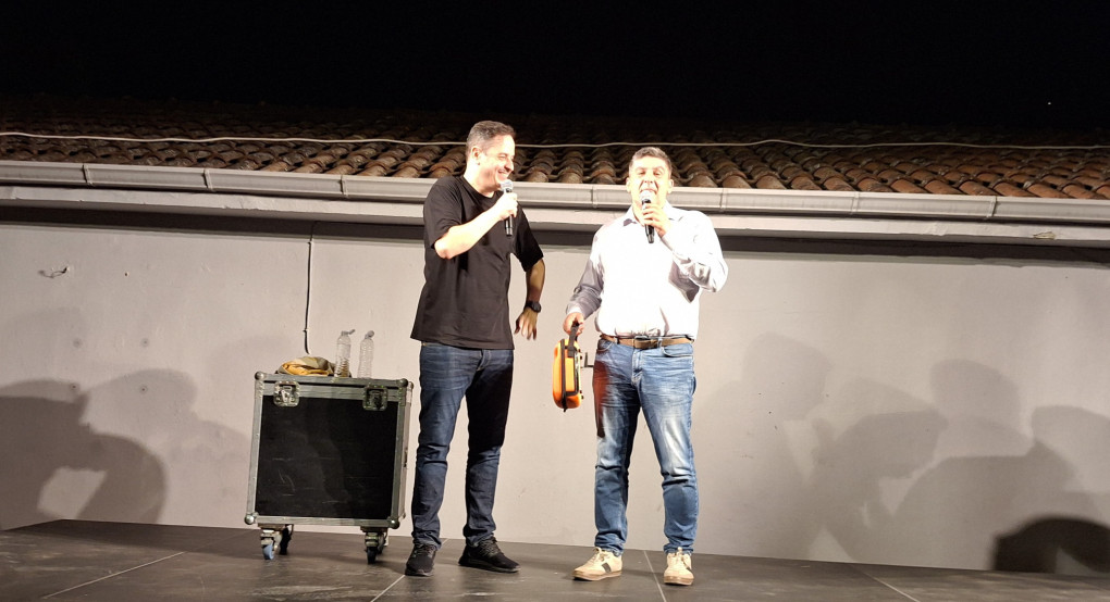 Ο Αλέξανδρος Τσουβέλας χάρισε απινιδωτή στο Δήμο Πέλλας!
