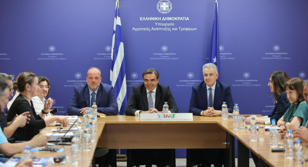Πρώτο πακέτο 7 μέτρων στήριξης της ελληνικής αλιείας ανακοίνωσε ο ΥπΑΑΤ Μαργαρίτης Σχοινάς μετά από σύσκεψη με αλιείς