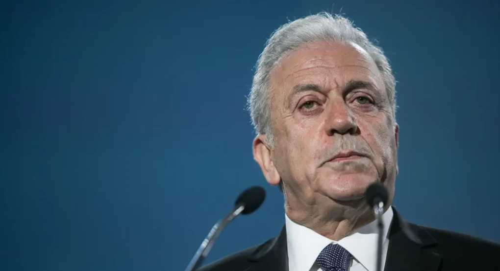 «Qatargate»: Γιατί το ένταλμα κατά του Δημήτρη Αβραμόπουλου εκδόθηκε τέσσερα χρόνια μετά