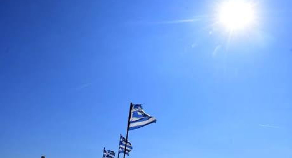 Καιρός: Επιμένουν τα μελτέμια, ανεβαίνει η θερμοκρασία - Σε ποιες περιοχές θα «χτυπήσει» κόκκινο ο υδράργυρος