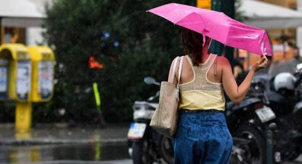 Καιρός: Καταιγίδες και πτώση της θερμοκρασίας – Πού θα χρειαστούν ομπρέλες