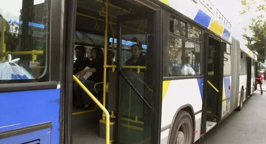 Πανικός στο Πέραμα: Επιβάτης απείλησε με όπλο οδηγό λεωφορείου, επειδή προσπέρασε τη στάση του