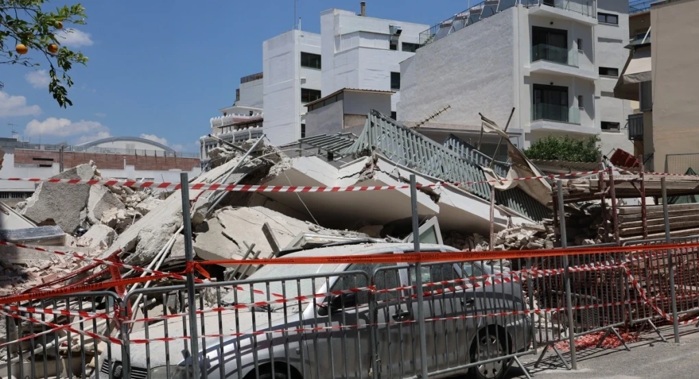 Πετράλωνα: Συνεχίζονται οι έρευνες για την κατάρρευση της πολυκατοικίας - Κλιμάκιο της Πολεοδομίας θα διερευνήσει τα αίτια