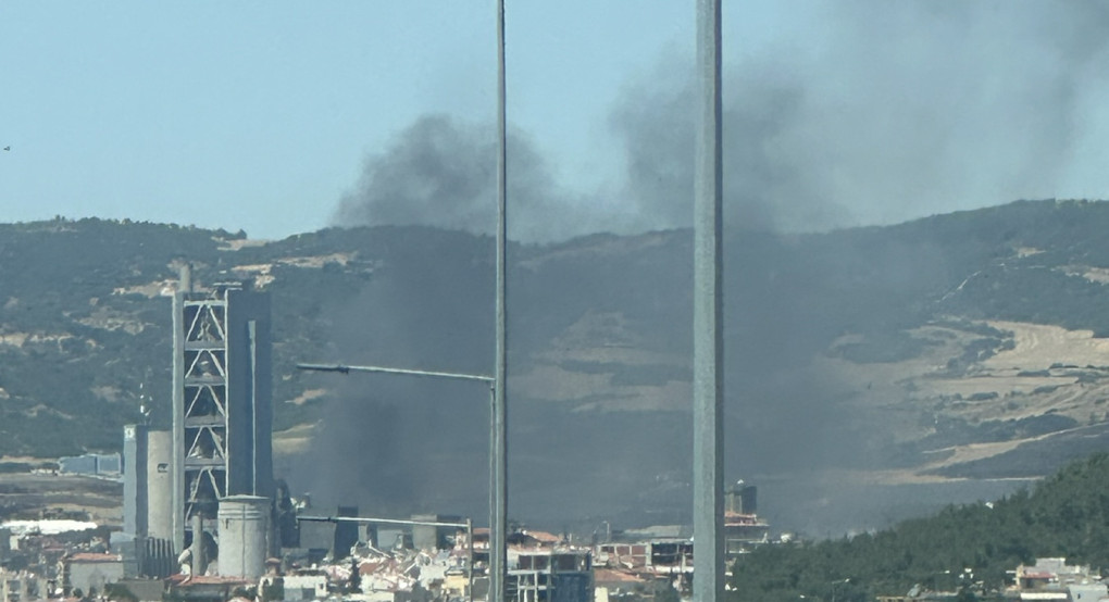 Φωτιά στο Ωραιόκαστρο: Σωτήρια παρέμβαση των ΕΔ για τον Άγιο Παντελεήμονα