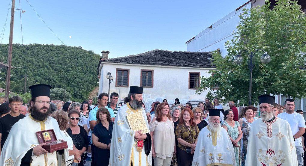 Με λαμπρότητα πανηγύρισε ο ιστορικός Ιερός Ναός Αγίας Παρασκευής στην Περίκλεια Αλμωπίας – Πλήθος πιστών στην περιφορά της εικόνας
