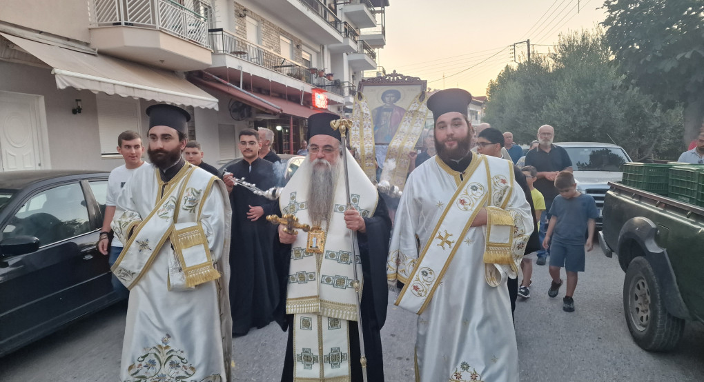 Ο Επίσκοπος Αλμωπίας Στέφανος ευλόγησε τη Σκύδρα – Συγκίνηση και το «Άξιος» από τους πιστούς