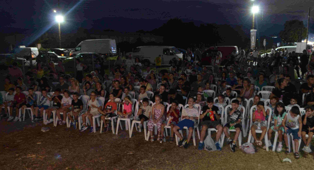 Συνεχίζεται μ' επιτυχία η 10η  Εμποροπανήγυρη Σκύδρας – Μουσική βραδιά με τη Στέλλα Κονιτοπούλου