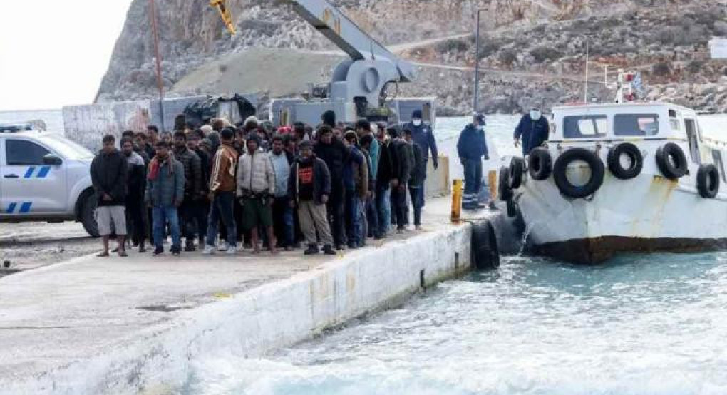 Εντοπίστηκαν 38 μετανάστες στη Γαύδο - Συνελήφθη 20χρονος ως διακινητής