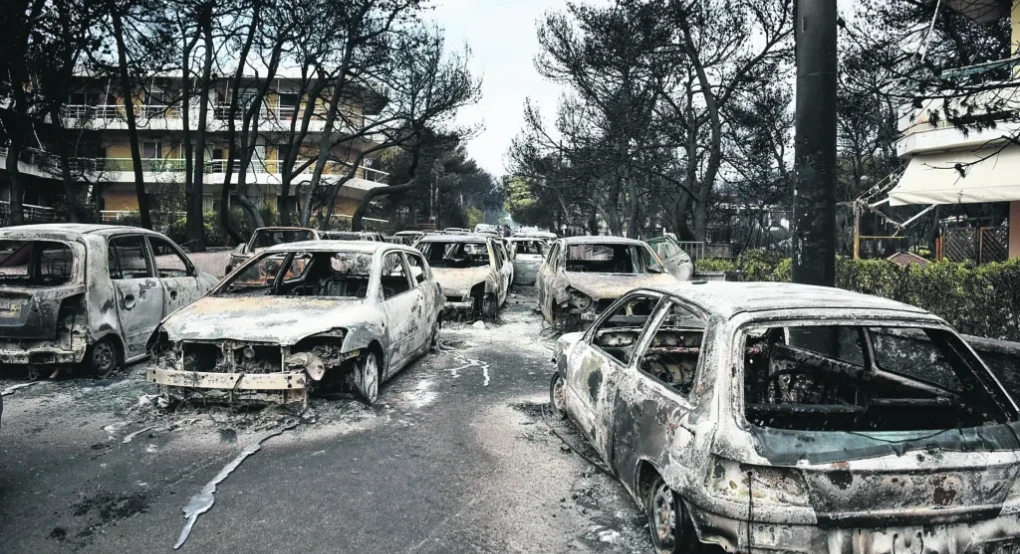 Μάτι, οχτώ χρόνια μετά: Μνήμη, δικαιοσύνη και νέα νομικά μέτωπα για τους συγγενείς