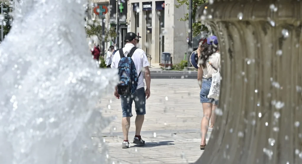 Καιρός: Στους 37 βαθμούς θα σκαρφαλώσει ο υδράργυρος – Πού αναμένονται βροχές και ισχυροί άνεμοι