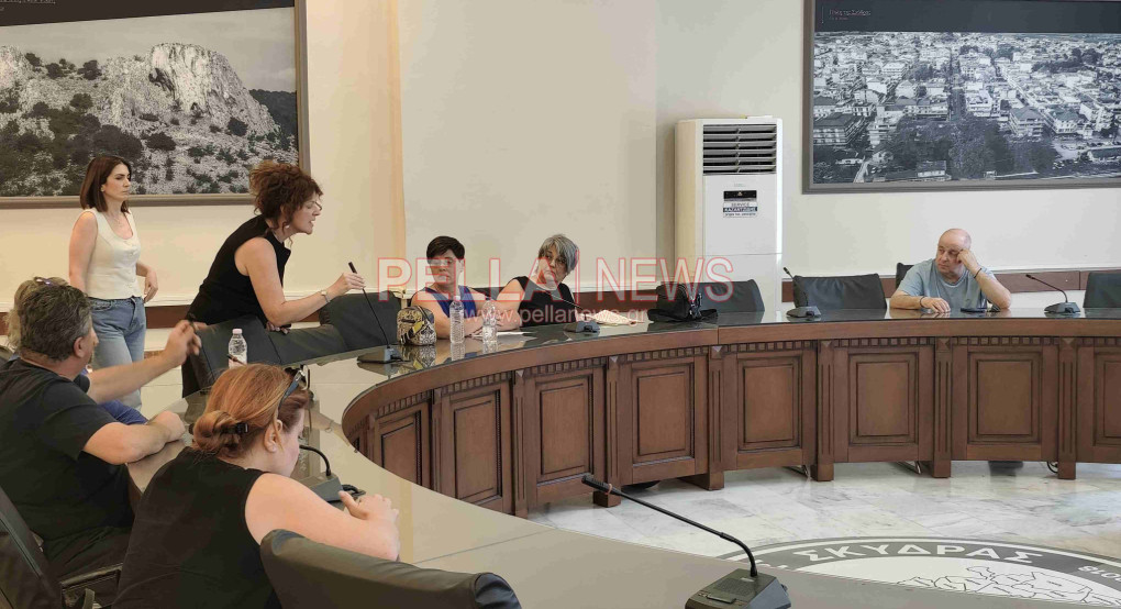 Δήμος Σκύδρας: Αναστάτωση με τα σχολικά κυλικεία - στη συνεδρίαση ιδιώτες. Φανερά εκνευρισμένη η Δήμαρχος!