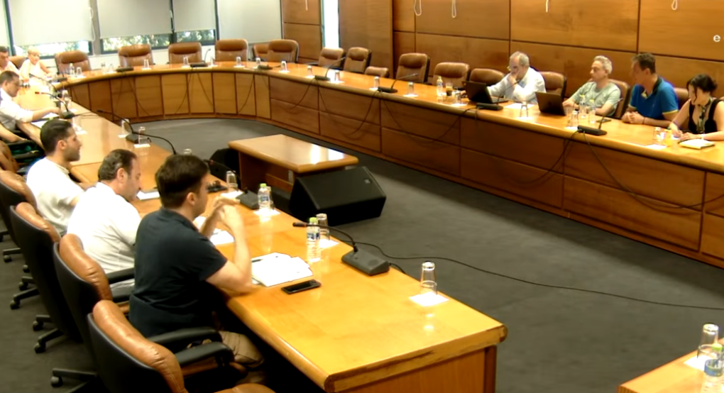 Δημοτικό Συμβούλιο Έδεσσας: Μικτές πλέον οι συνεδριάσεις – Ερωτήσεις της αντιπολίτευσης, ένταση για τα χόρτα και απαντήσεις της δημοτικής αρχής