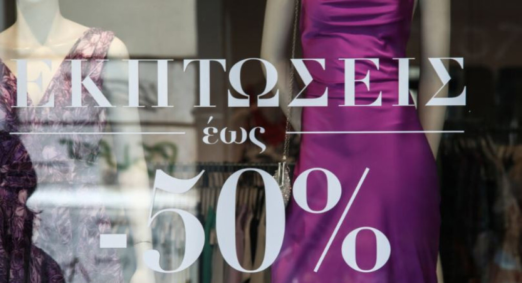 Ανοικτά αύριο τα καταστήματα για την πρώτη Κυριακή των θερινών εκπτώσεων