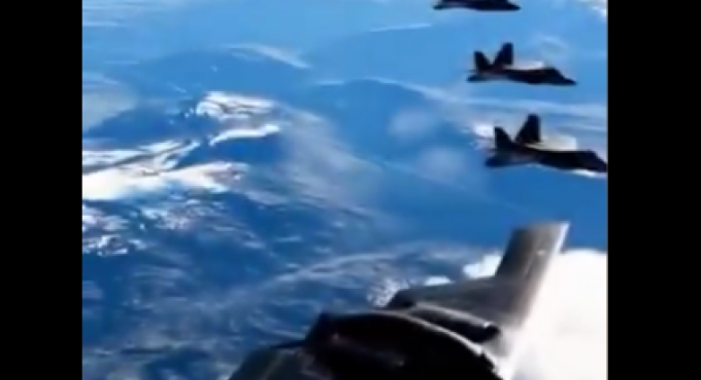Βίντεο με βομβαρδιστικό B-2 και F-22 ανάρτησε σύμβουλος του Τραμπ – Η επιλογή της «Nessun Dorma»