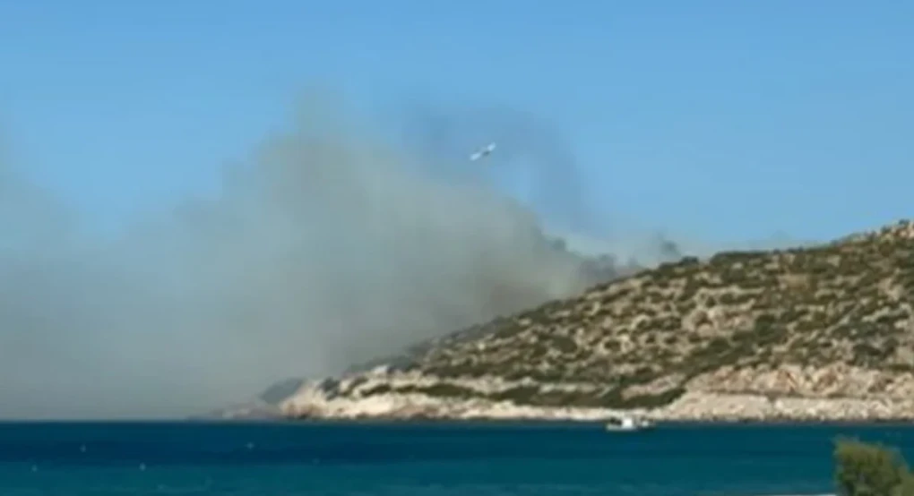 Φωτιά στον Χάρακα Κερατέας -Επιχειρεί η Πυροσβεστική, μήνυμα από το 112 για ετοιμότητα