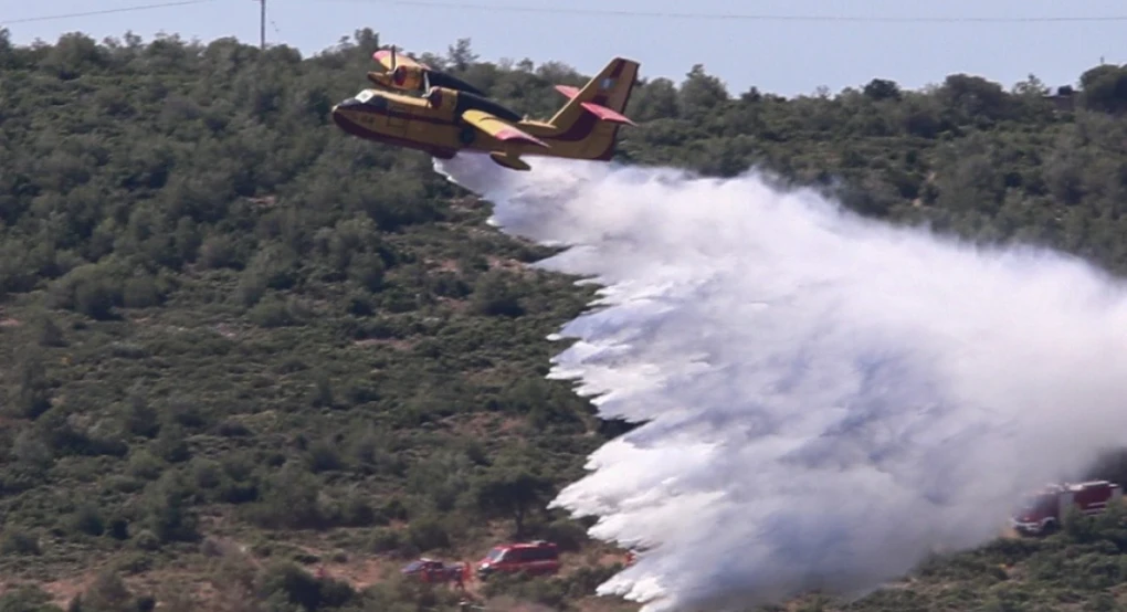 Φωτιά στον Τύρναβο, σηκώθηκαν 4 εναέρια