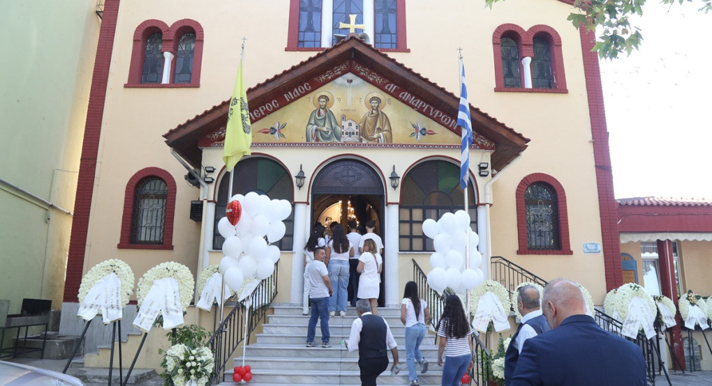 Θεσσαλονίκη: “Βαρύ” το κλίμα στην κηδεία της 15χρονης αθλήτριας του ΠΑΟΚ που έχασε τη ζωή της σε τροχαίο