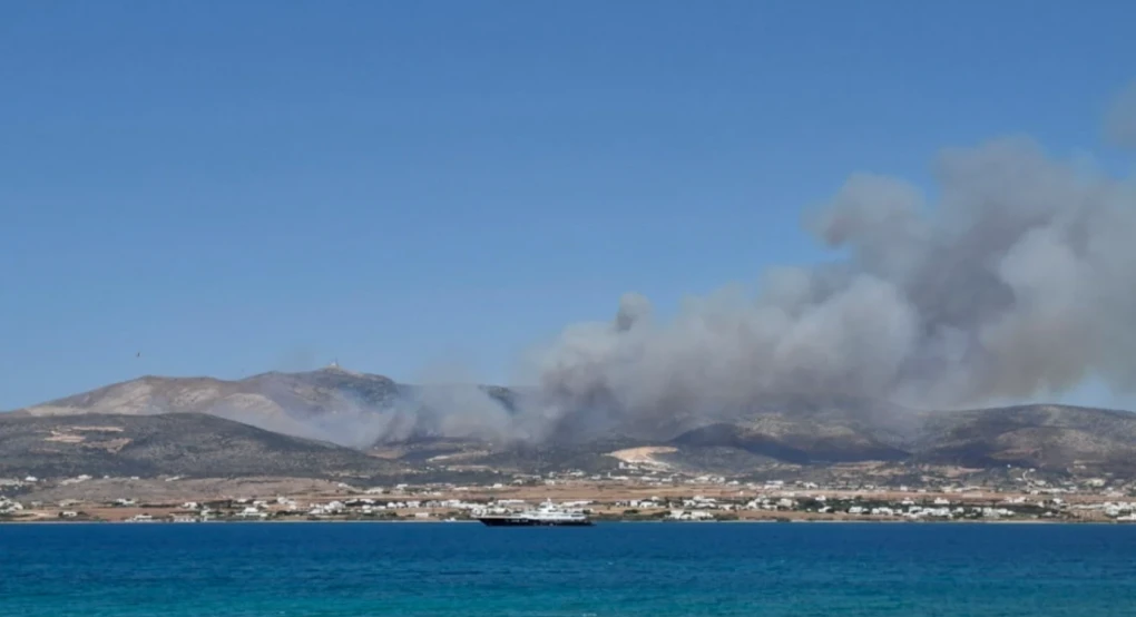 Φωτιά  στην Πάρο: 112 για εκκενώσεις τεσσάρων οικισμών, ενισχύσεις από Αθήνα και Σύρο