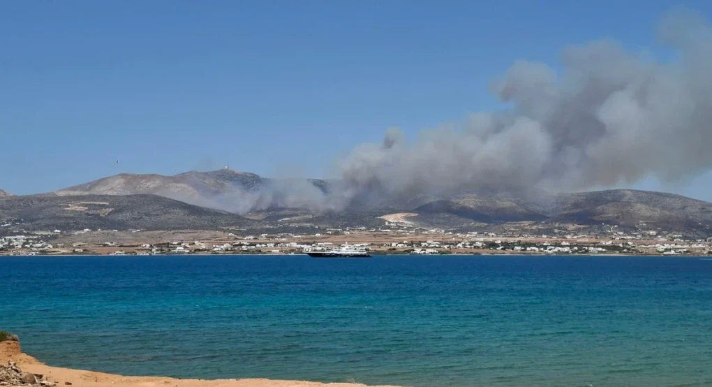 Βελτιωμένη η εικόνα της φωτιάς στην Πάρο -Σε επιφυλακή η Πυροσβεστική ενόψει της ενίσχυσης των ανέμων