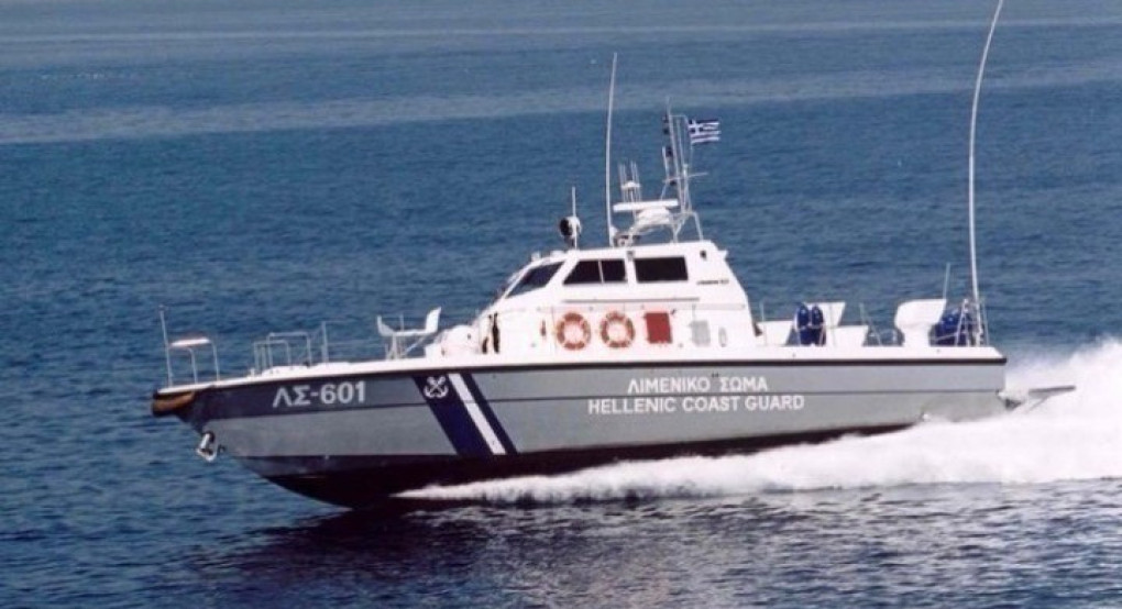 Βυθίστηκε σκάφος στον Άγιο Νικόλαο Χαλκιδικής - Κολυμπώντας βγήκαν στην ακτή οι πέντε επιβάτες