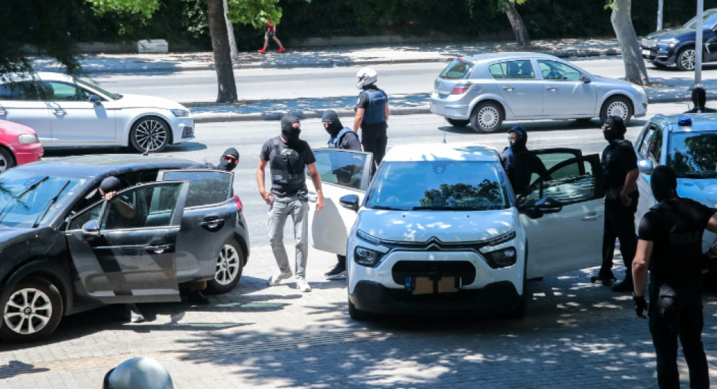Θεσσαλονίκη: Σφίγγει ο κλοιός για τη σύλληψη τριών ατόμων που εμπλέκονται σε εμπρηστικές επιθέσεις