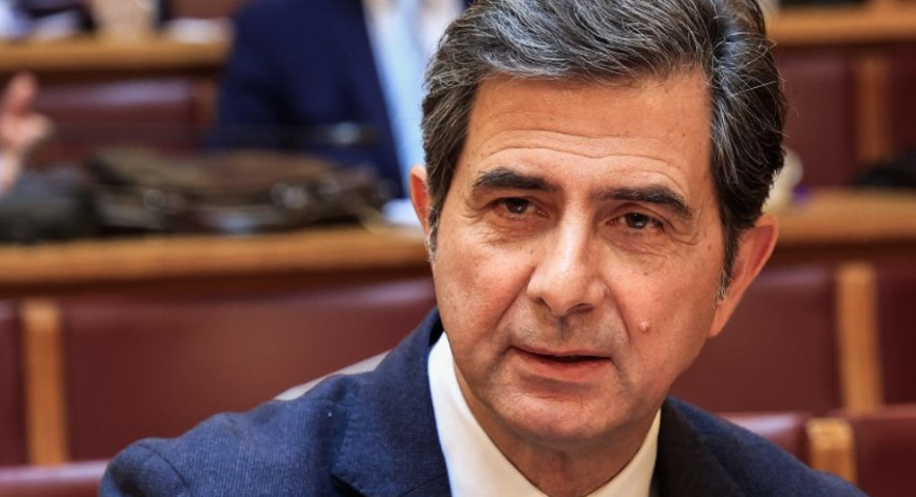 Πάει να ενημερώσει τον Γκιουλέκα πως θα πουλήσει το νερό/Κι αυτός θα κάτσει να τον ακούσει!