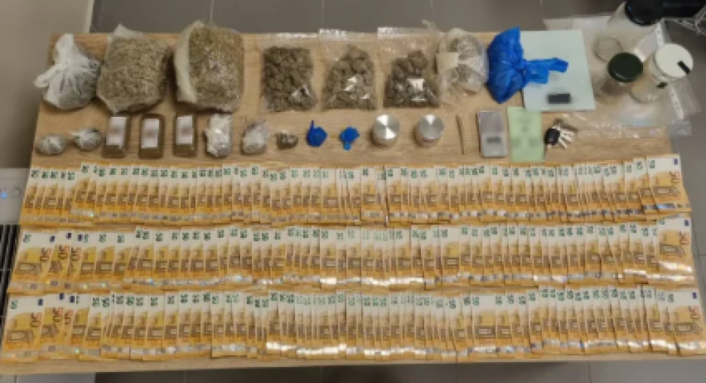 Καστοριά: Συνελήφθη 42χρονος διακινητής ναρκωτικών ουσιών με πάνω από 1,5 κιλό κάνναβης και 10.550 ευρώ