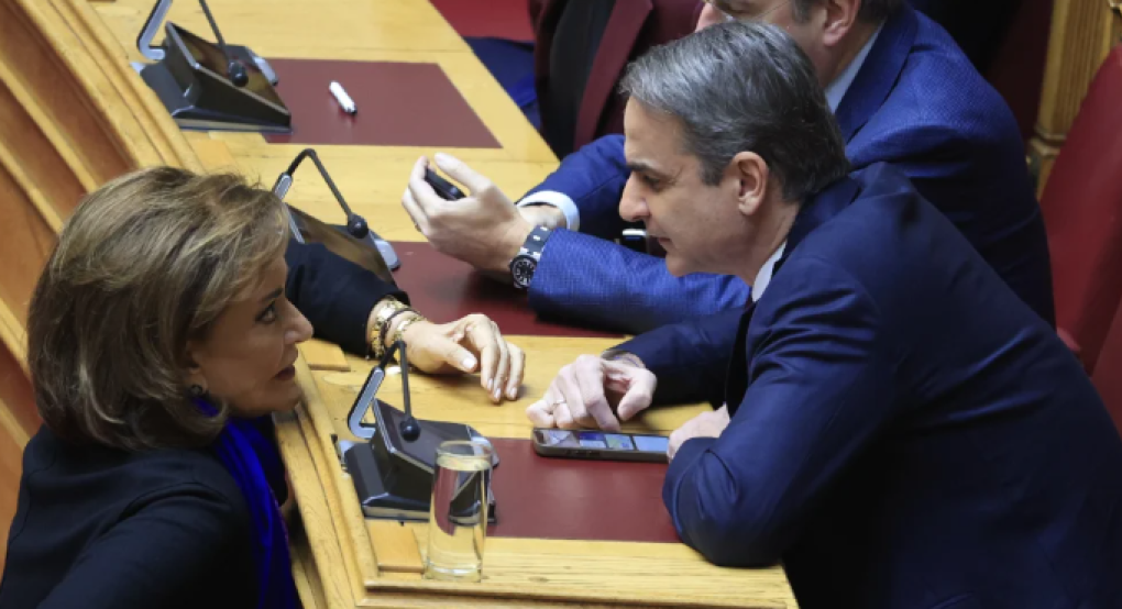 Συνταγματική Αναθεώρηση: Διαφοροποίηση Μπακογιάννη – Ψήφισε «παρών» για τις αλλαγές στη θητεία του Προέδρου της Δημοκρατίας