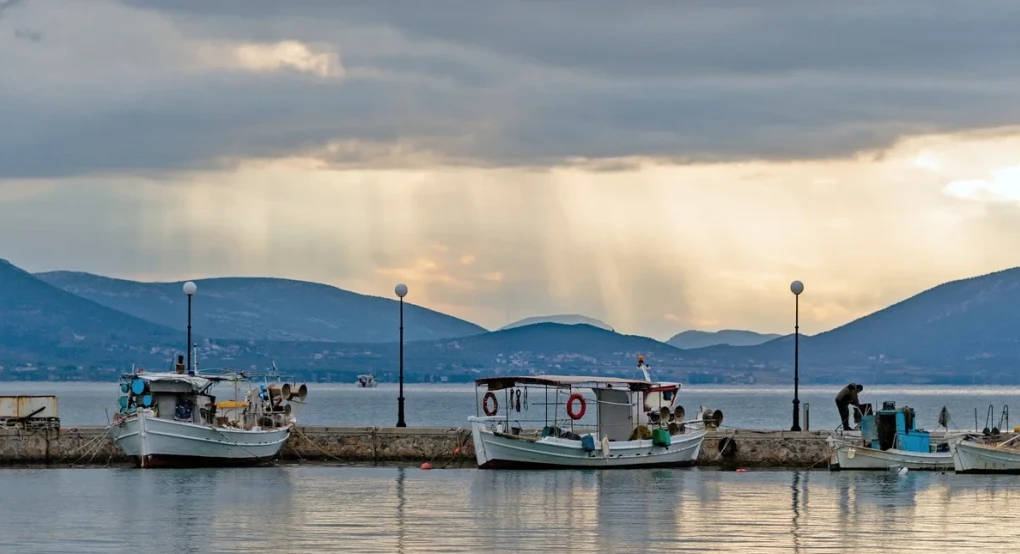 Άστατος και σήμερα ο καιρός -Πέφτει η θερμοκρασία, οι περιοχές σε red code