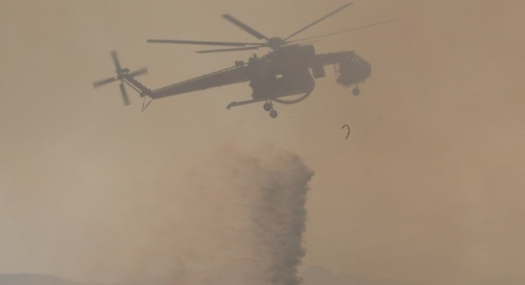 Σύγκρουση δύο ελικοπτέρων στην επιχείρηση δασοπυρόσβεσης στην περιοχή της Ψάθας