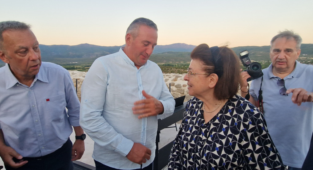 Παρών στα εγκαίνια ο Χρήστος Μπάτσης – Σύντομη συνομιλία με τη Λίνα Μενδώνη και ευχαριστίες για το έργο