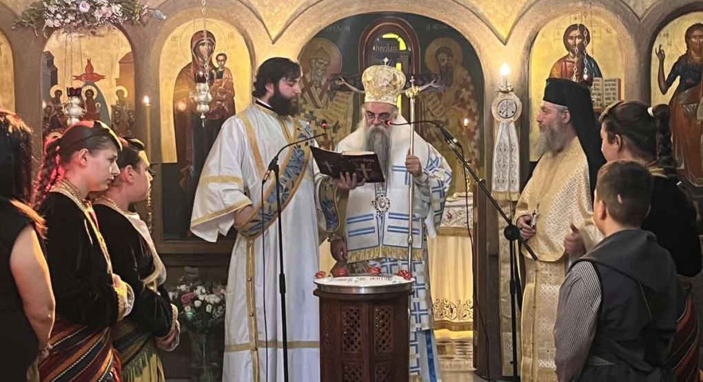 Νεοχώρι: Με λαμπρότητα η πανηγυρική Θεία Λειτουργία για την Κοίμηση της Θεοτόκου