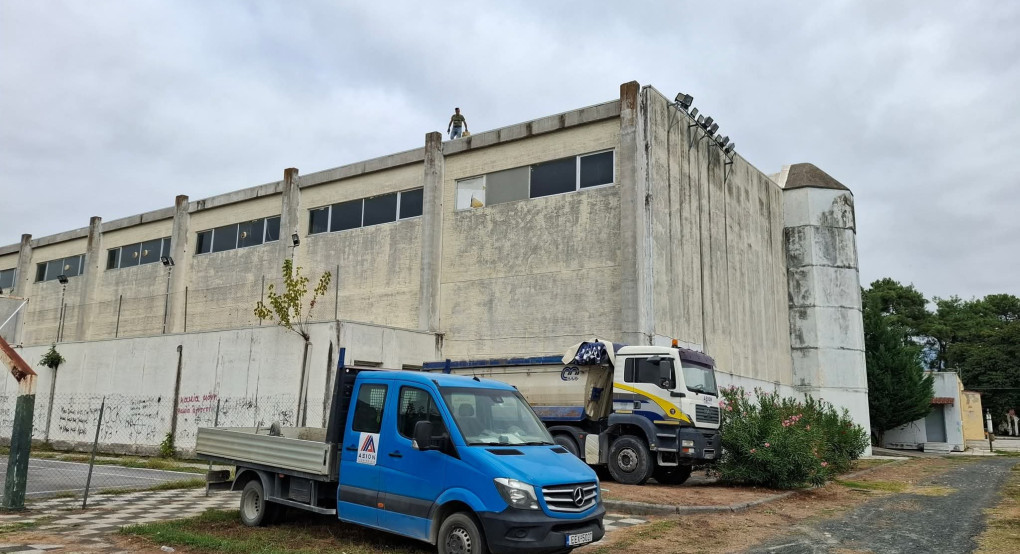 Αριδαία: Ξεκίνησε η αναβάθμιση του Κλειστού Γυμναστηρίου – Νέα στέγη και επόμενος στόχος δάπεδο και θέρμανση