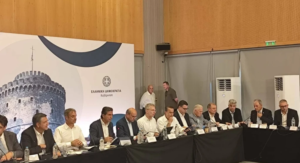 Μητσοτάκης: Ο Πρωθυπουργός που ακούει την Αυτοδιοίκηση – Στο ίδιο τραπέζι Δήμαρχοι και Περιφερειάρχες