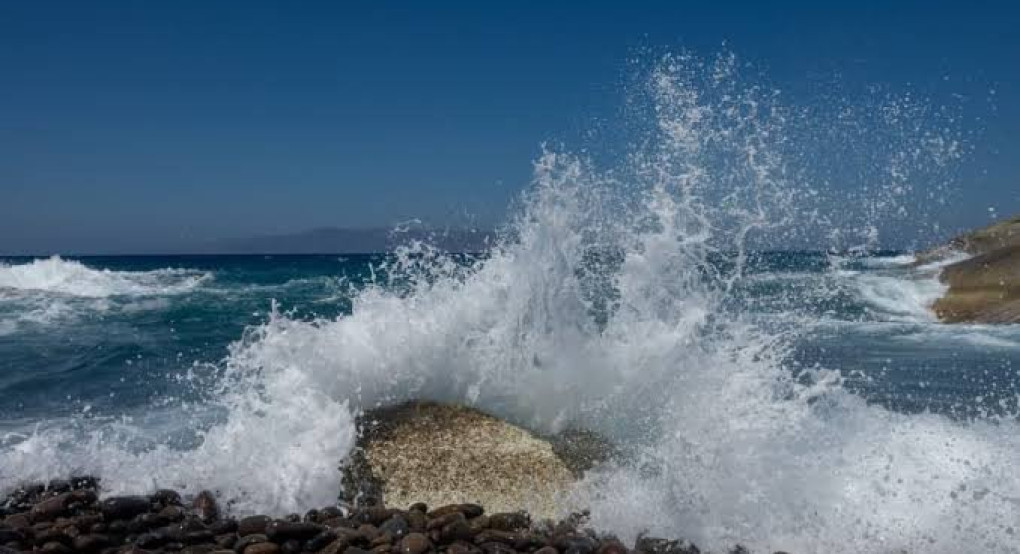 Καιρός: Επιμένει ο καύσωνας, ενισχύονται τα μποφόρ – Συναγερμός για εκδήλωση πυρκαγιών