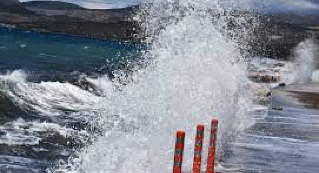 Καιρός: Ανεβαίνει κι άλλο η θερμοκρασία – Ισχυροί άνεμοι έως 8 μποφόρ