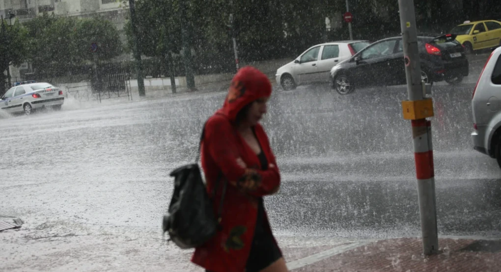 Καιρός: Βροχές και καταιγίδες έως την Πέμπτη – Επιστρέφουν οι υψηλές θερμοκρασίες από την Παρασκευή