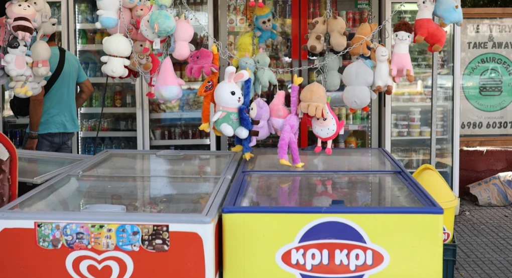 Θεσσαλονίκη: Στη φυλακή 42χρονος που έκλεψε πάνω από 100 παγωτά από περίπτερο μαζί με τη σύντροφό του