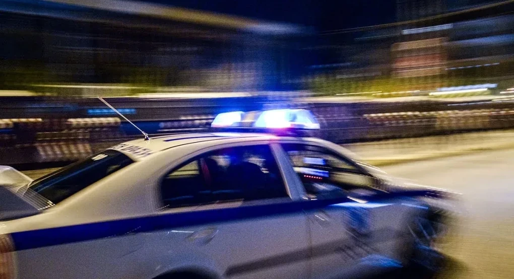 Θεσσαλονίκη: 30χρονος μπήκε με μηχανή ανάποδα σε δρόμους, περνούσε με κόκκινα και τράκαρε – Χτύπησε αστυνομικούς, πρόστιμα 18.000 ευρώ